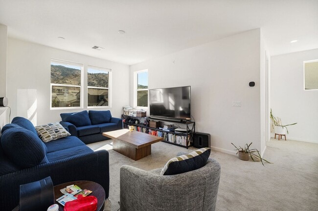 Building Photo - Beautiful 4BR/4BA home in the gated Copper View community. Features spacious living areas, mounta...