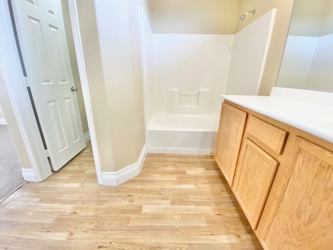 Building Photo - BEAUTIFUL 3 BEDROOM 2.5 BATHROOM 2 CAR GAR...