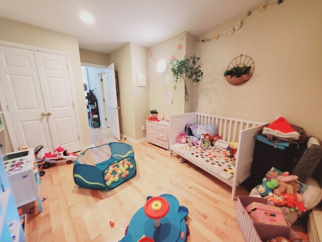 Building Photo - 211 Main St