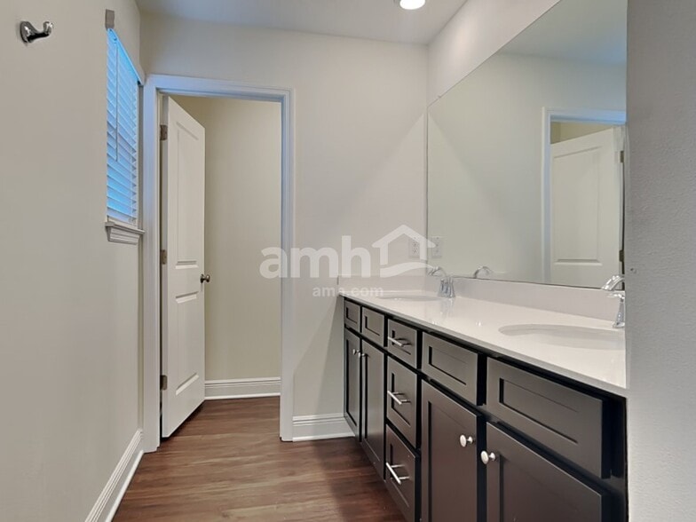 Building Photo - 27430 St Andrews Ave