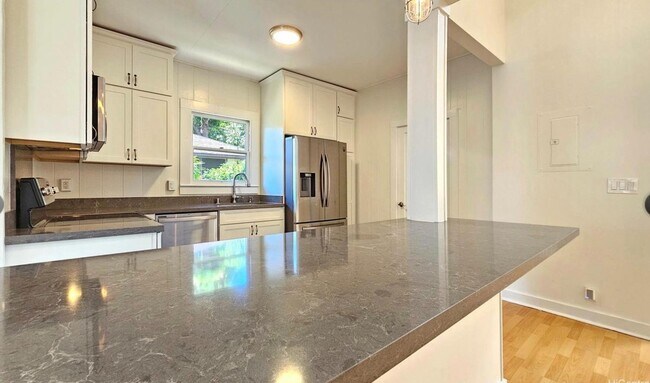 Building Photo - 1431 Dominis St