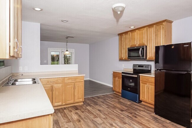 Building Photo - 3083 Avalon Lake Dr SW