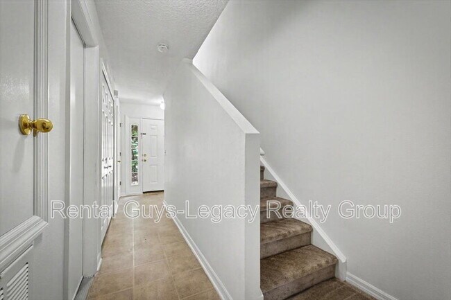 Building Photo - 7414 Palm Hills Dr