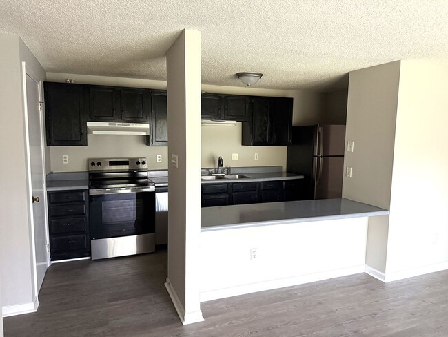 Building Photo - University Area Condo, 2 bd, 2bth