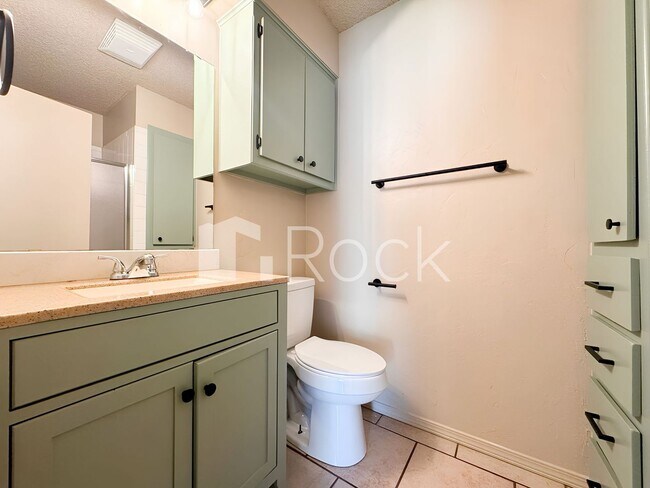 Building Photo - 7024 Woodlake Dr