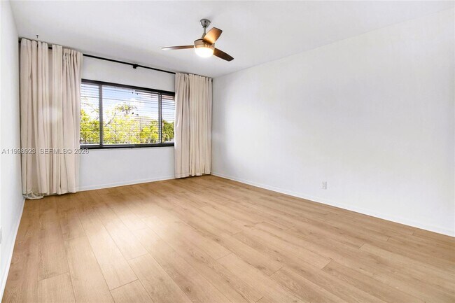 Building Photo - 2230 NE 56th Pl