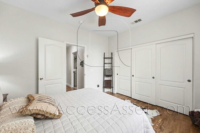 Building Photo - Stunning 5 Bed/3 Bath Home with Pool in Menifee!