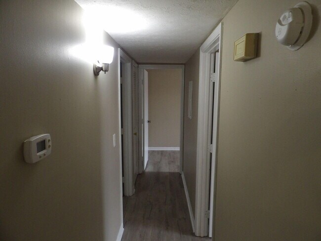 Building Photo - 140 Landings Dr