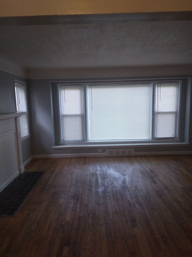 Building Photo - 19356 Westmoreland- 3 BED & 1.5 BATH FOR RENT