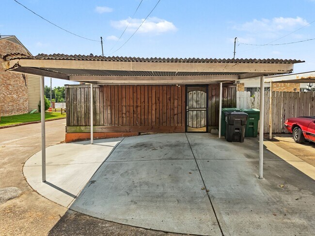 Building Photo - 8922 Kempwood Dr