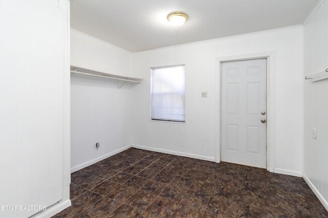 Building Photo - 1817 Sedgewick Dr