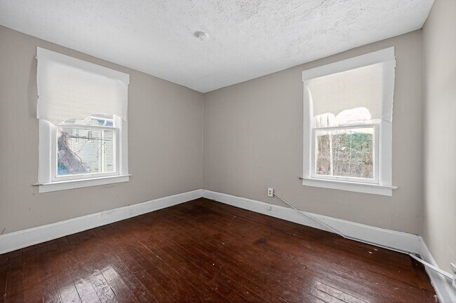 Building Photo - Charming 3BR House in Cleveland