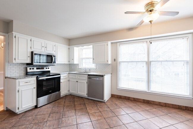 Building Photo - 3 Bed Home in Cul-de-Sac Great Location