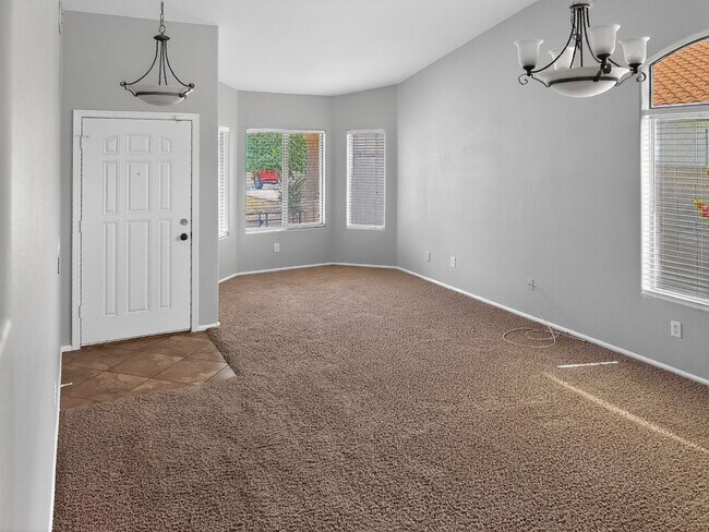 Building Photo - Beautifu;l 4Bed/2.5Bath, Private Pool Home!