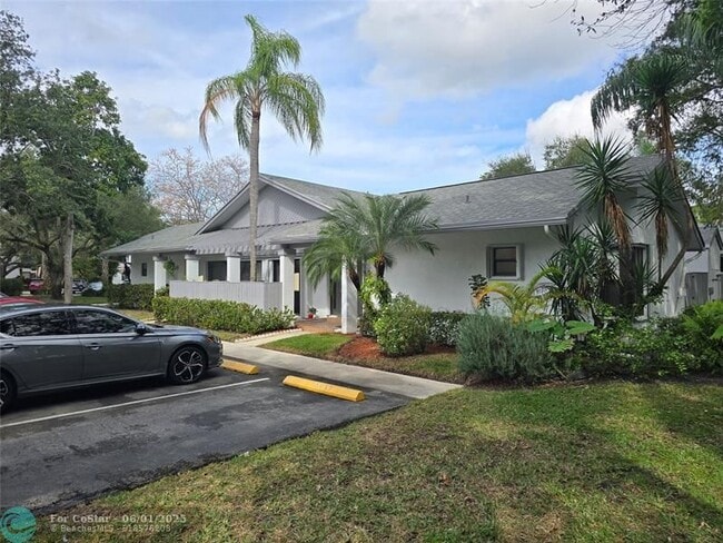 Building Photo - 4455 Carambola Cir N