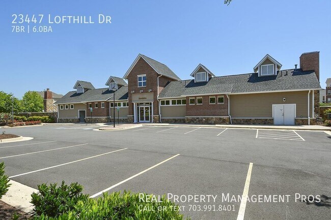 Building Photo - Beautifully Maintained 7 Bedroom 6 Bath Ho...