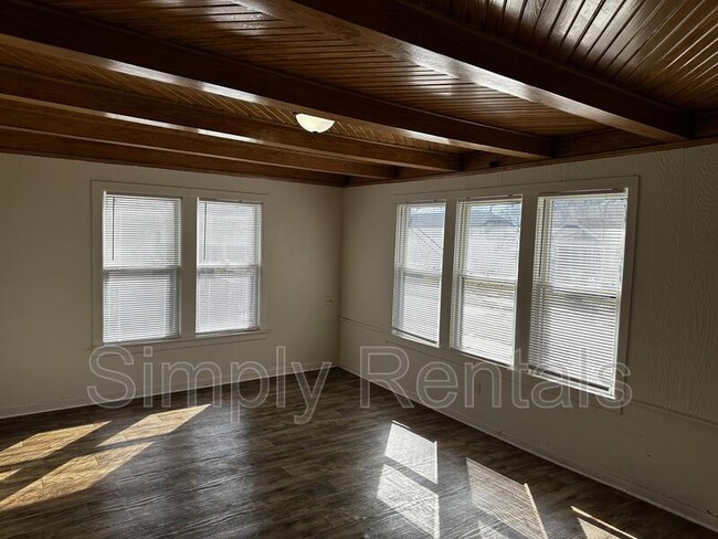 Building Photo - 1406 Sycamore St