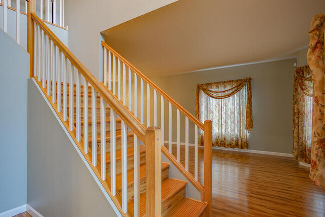 Building Photo - SPACIOUS FIVE BEDROOM HOUSE IN VANCOUVER