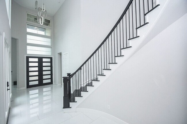 Building Photo - 10014 Oakwood Trl