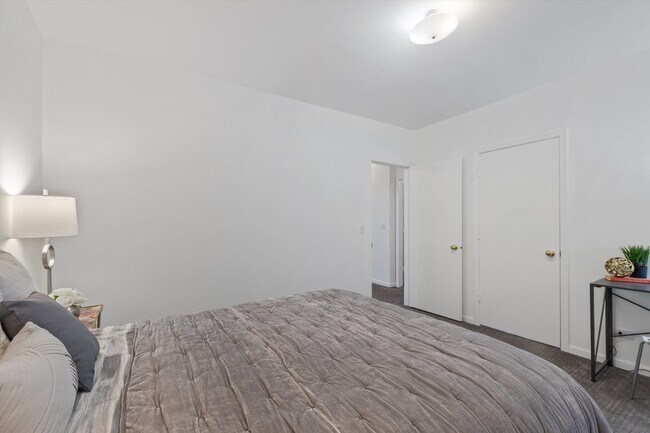 Building Photo - 3117A N Orchard St