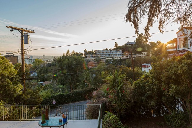 View of your neighborhood - 1980 Hillcrest Rd