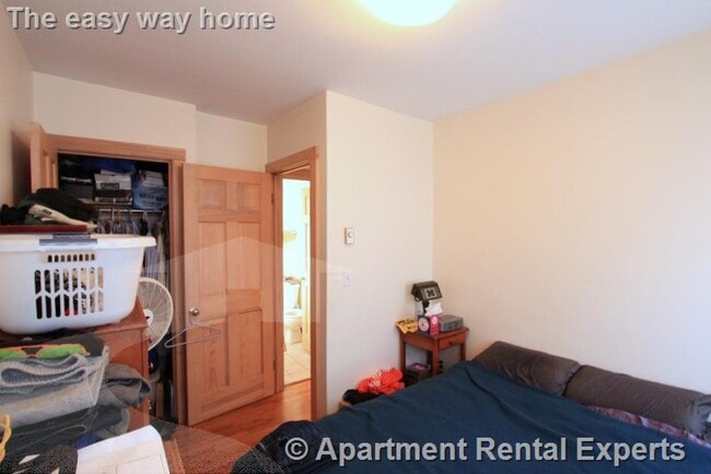 Building Photo - 43 Ivaloo St