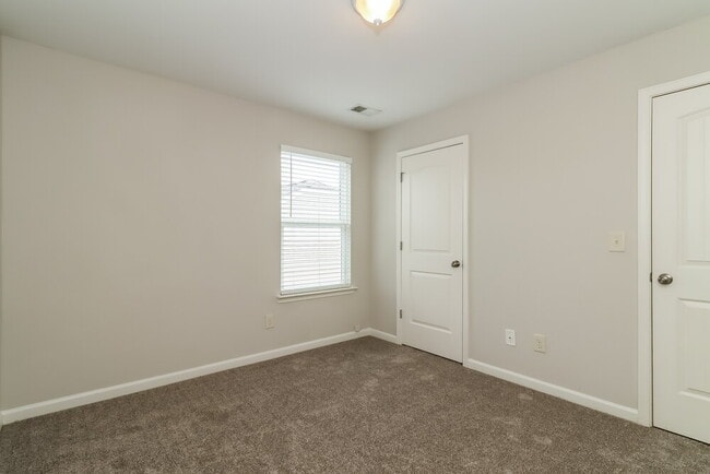 Building Photo - 539 Hill Crest Cir