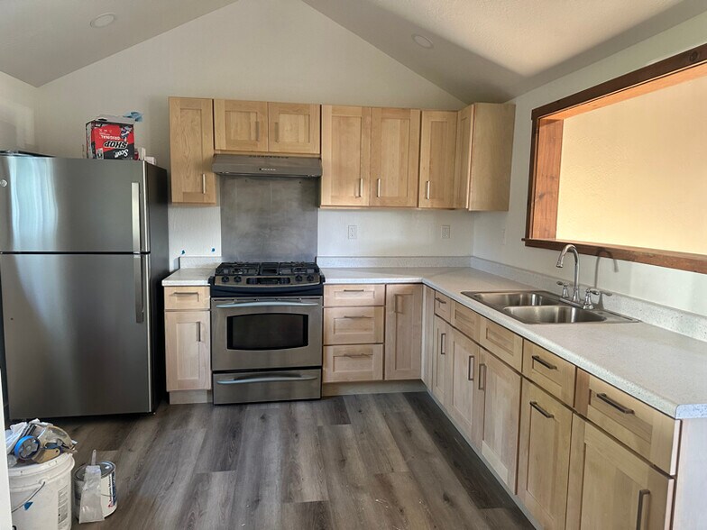 Building Photo - 17000 CA-1