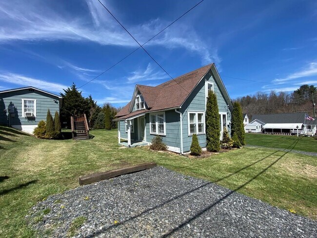 Building Photo - 2 W 4th St