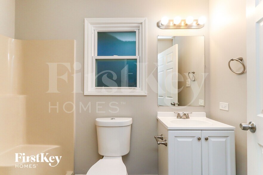 Building Photo - 2105 THREE Forks Dr