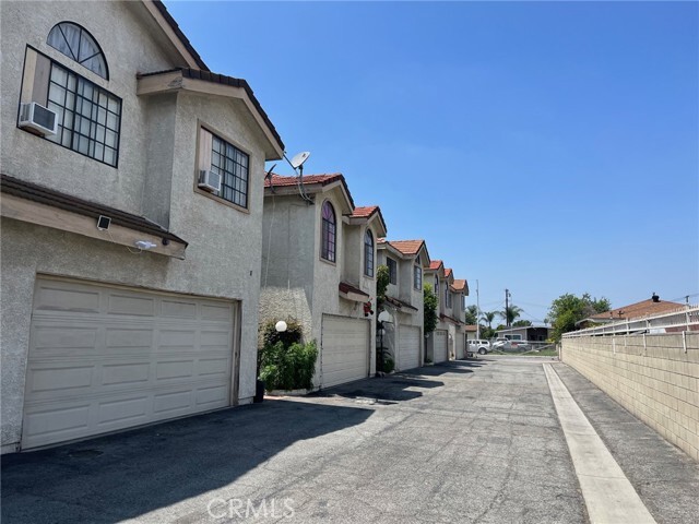 Building Photo - 544 N Orange Ave