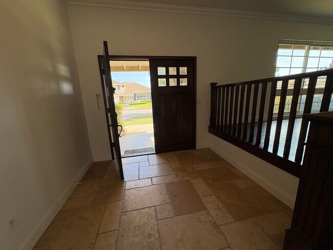 Building Photo - Spacious House - 2 stories - 4 Bedrooms + 2.5 Baths & large 2 car garage