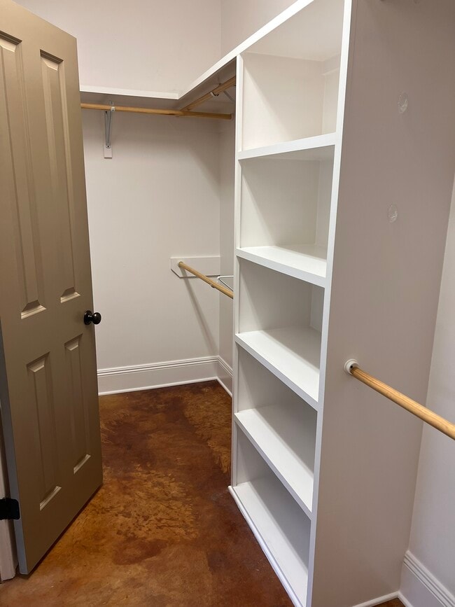 Building Photo - 3266 Northlake Ave