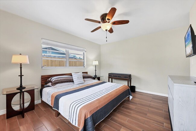 Building Photo - Charming 3 Bed/2 Bath + Den Home in Ringling Park – Minutes to Downtown Sarasota!