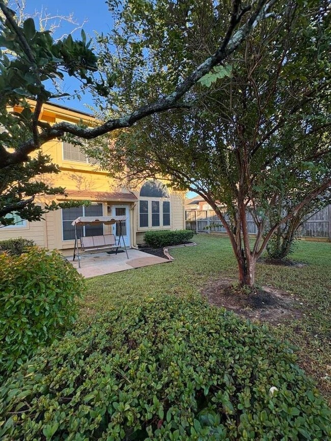 Building Photo - 16119 Lakestone Dr