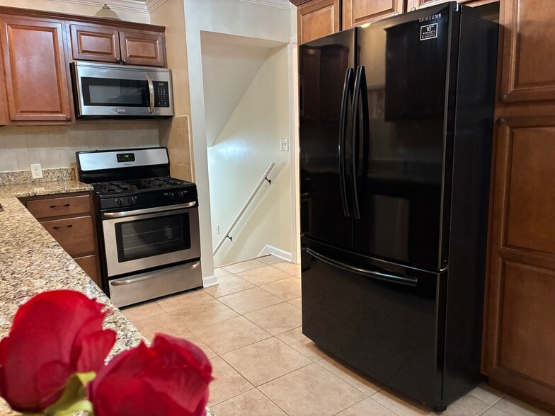 Building Photo - 2758 Pall Mall Dr