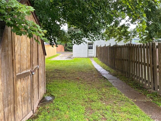 Building Photo - 821 Floyd Ave