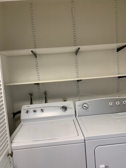 Laundry - 1072 Maywood Ln