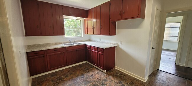 Building Photo - 5811 Westdale St