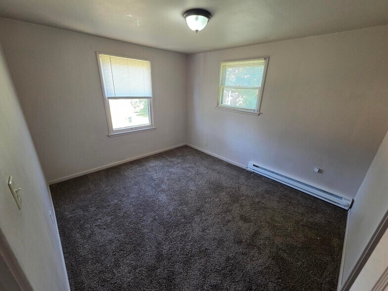 Building Photo - 420 N Mattson Dr