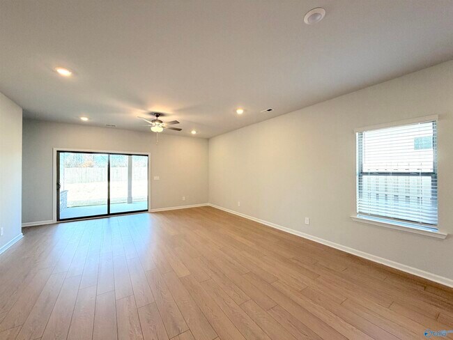 Building Photo - 14739 Mountain Strm Dr