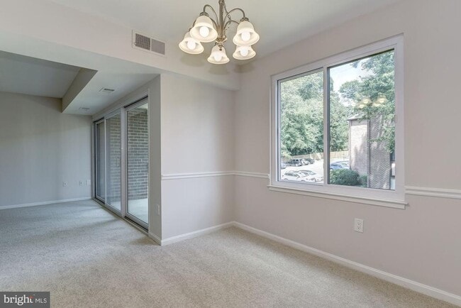 Building Photo - 9708 Kingsbridge Dr