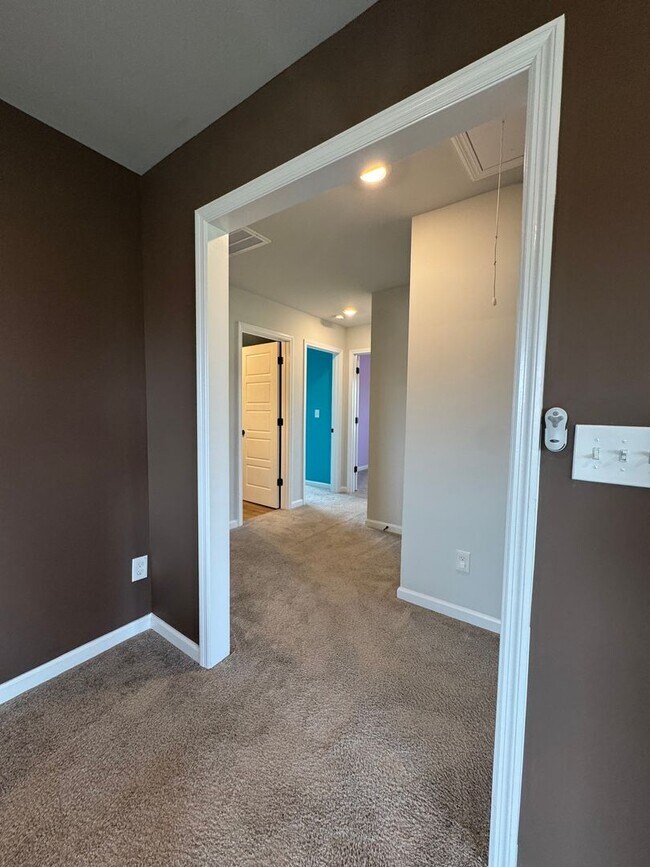 Building Photo - 203 Rye Cir