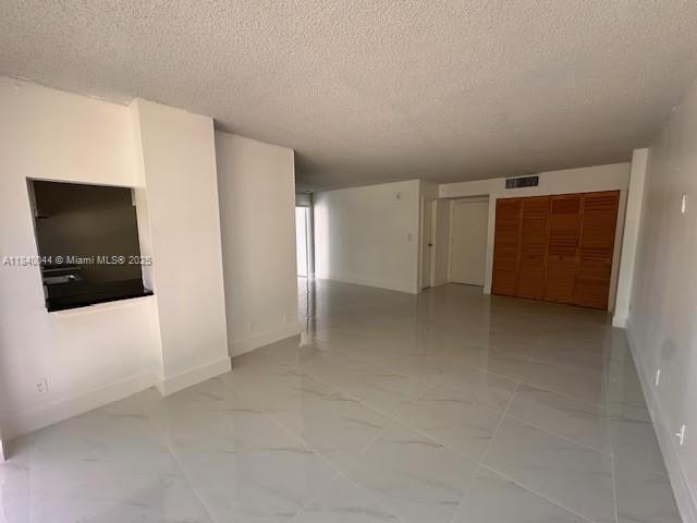 Building Photo - 1 bedroom in sunny Isles Beach FL 33160