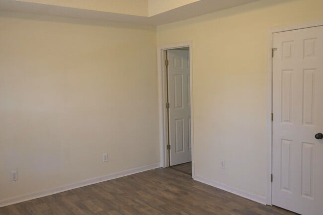 Building Photo - 3-bed, 2-bath house on 1.2 acres with stunning views of the mountains