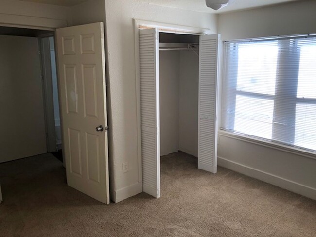 Building Photo - COZY 2 BEDROOM 1 BATHROOM HOUSE