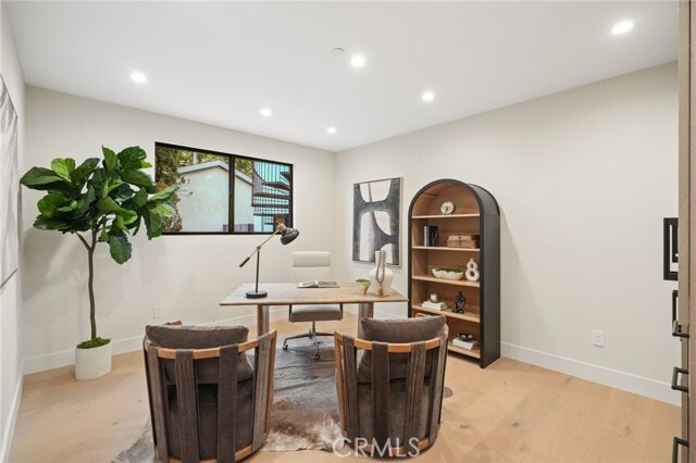 Building Photo - 4551 Alonzo Ave