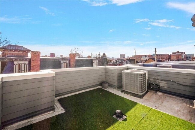 Building Photo - 3105 Brush St