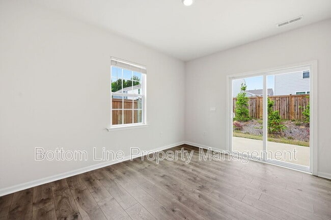 Building Photo - 413 Tucana St
