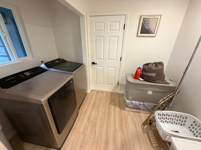 Building Photo - Oceanview Estates Home